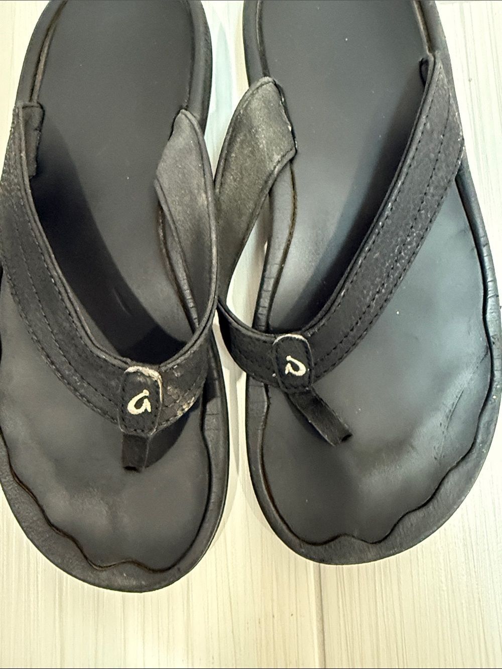 Black Olukai Women’s Flip Flop Sandals - Comfortable Everyday Wear - Picture 3 of 3
